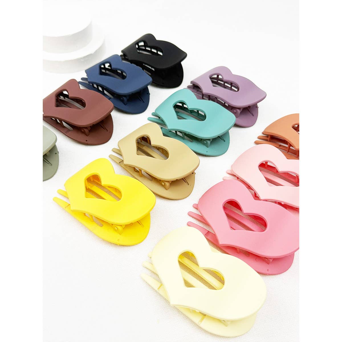 Matte Jumbo Cut Out Rectangle Hair Claw