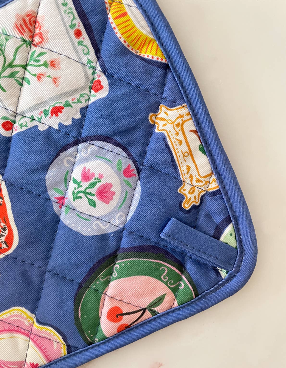Cotton Oven Mitt + Pot Holder Set | Dinner Plates