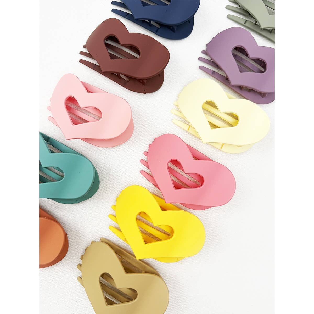 Matte Jumbo Cut Out Rectangle Hair Claw
